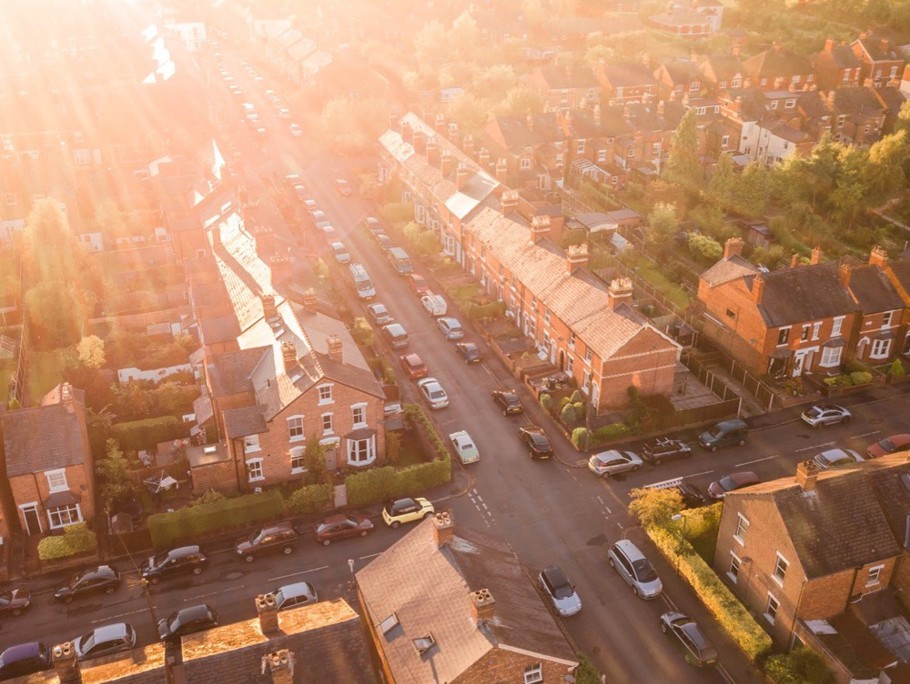 Image of a crossroad in a housing estate 