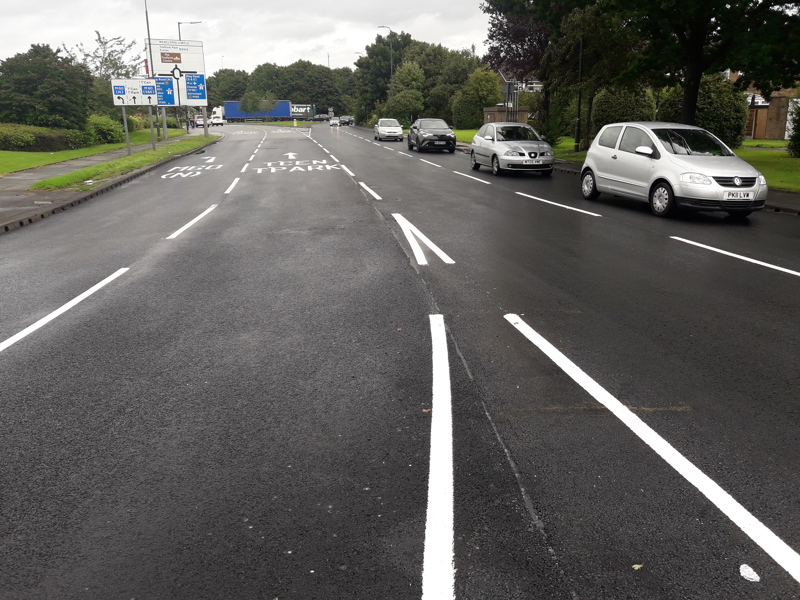 image of an approach to a roundabout.