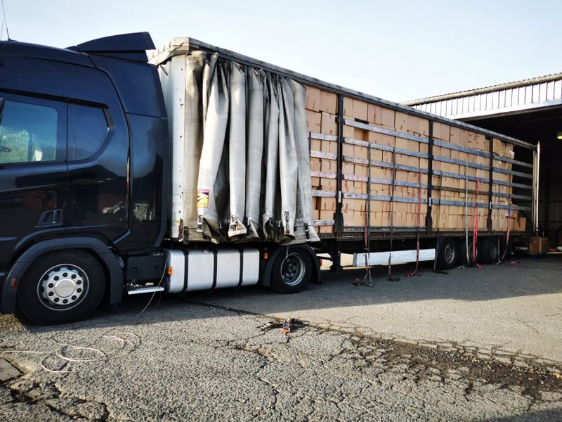 Side image of a lorry.