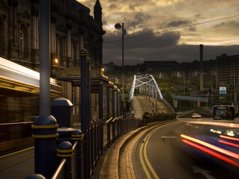 image of a bridge in the city.