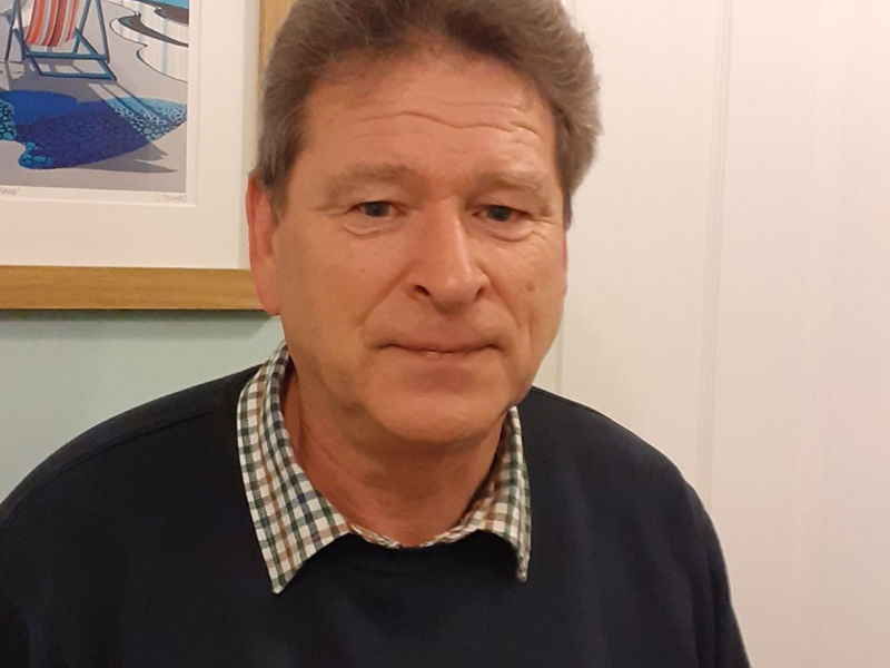 Image of a male wearing Amey uniform.