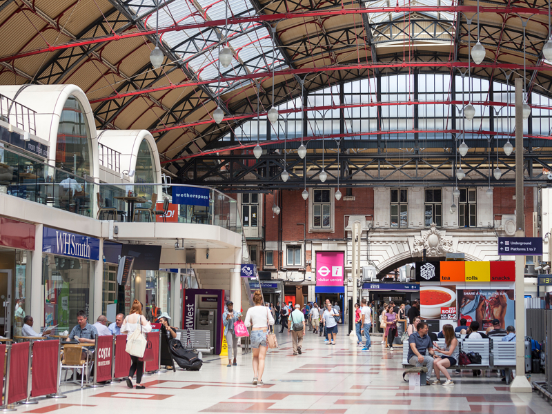 Image of a railway terminal. 