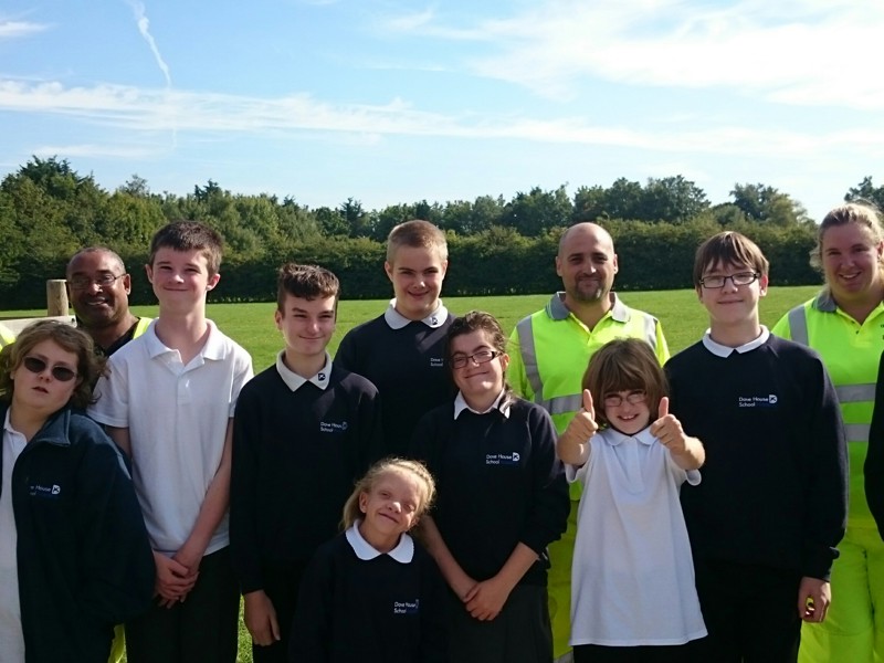 Amey employees and children from Dove House.