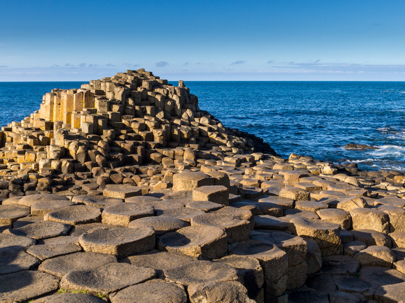 A group of rocks at a beach.